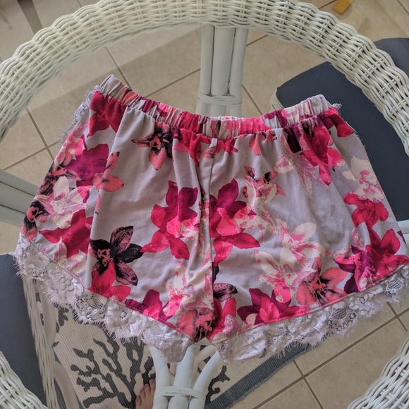 Express floral shorts - Picture 3 of 3
